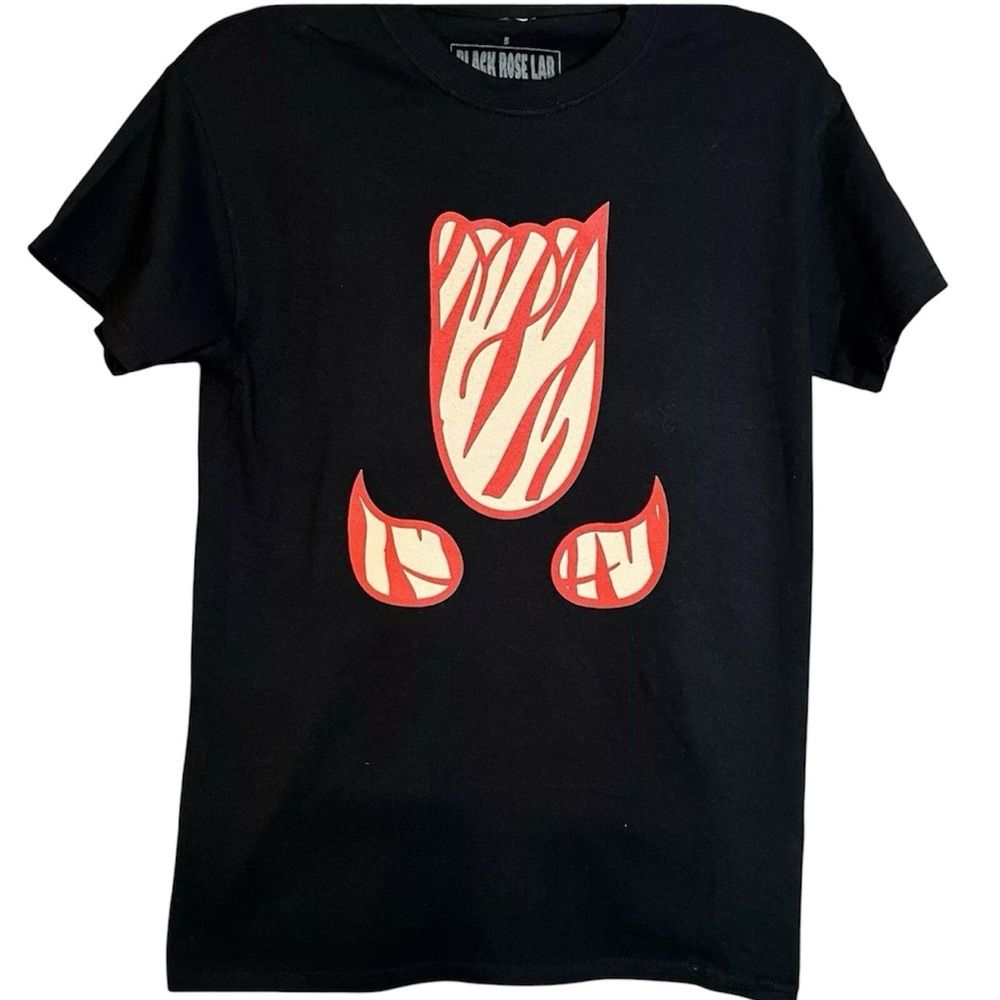 Graphic tee Tshirt black, red rose flame, skater, grunge, gamer, size small